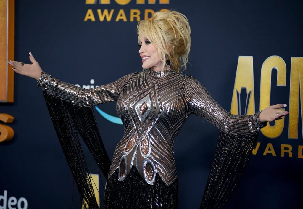 Dolly Parton Withdraws Herself 