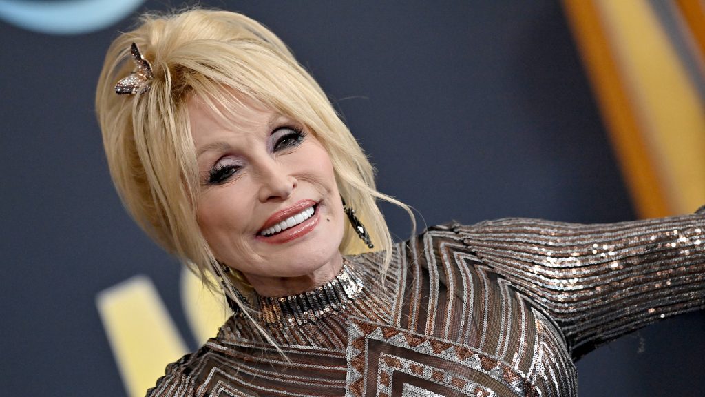 Dolly Parton Withdraws Herself 