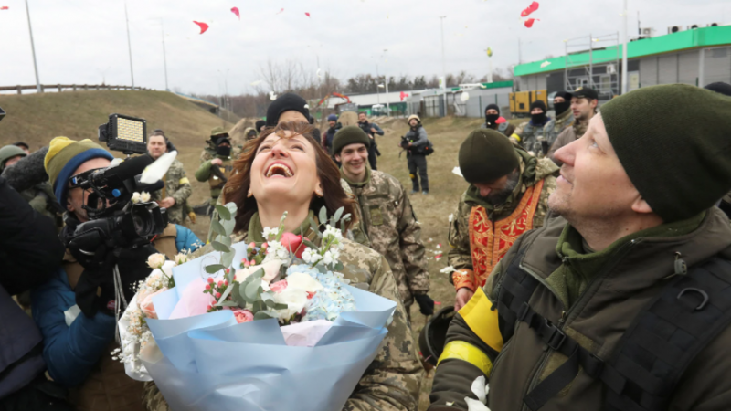 Ukrain soldiers get married 1