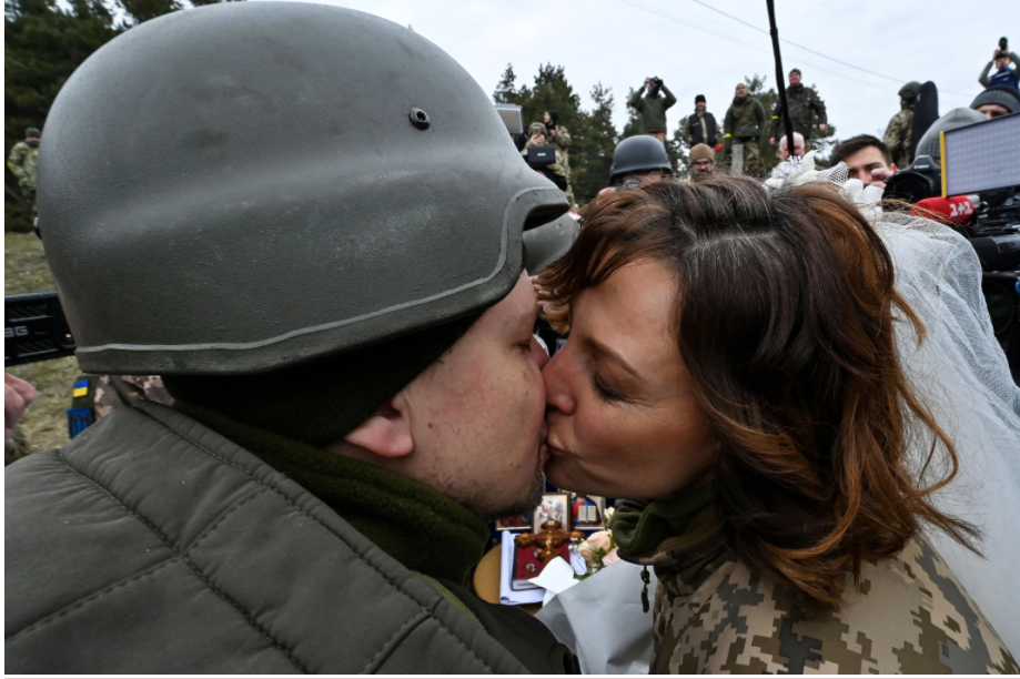 Ukrain soldiers get married