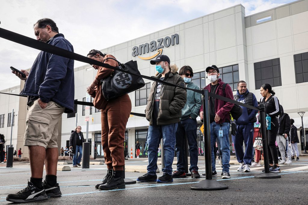 Staten Island Workers Vote For Amazon's First Union