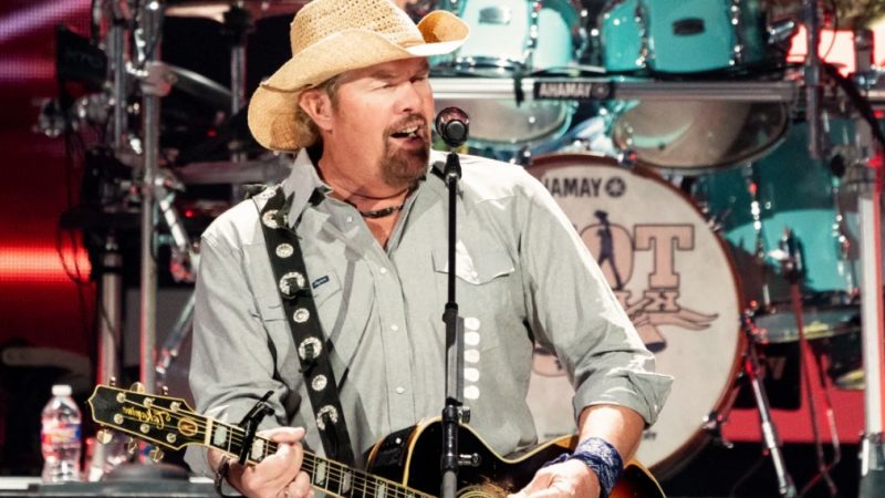 Toby Keith reveals stomach cancer