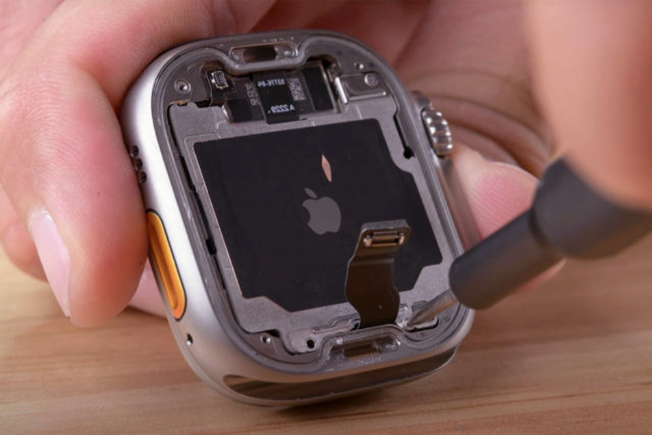 Apple Watch Ultra teardown